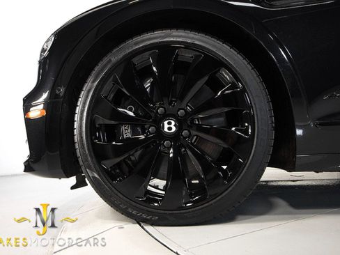 Used 2023 Bentley Flying Spur Azure image 68