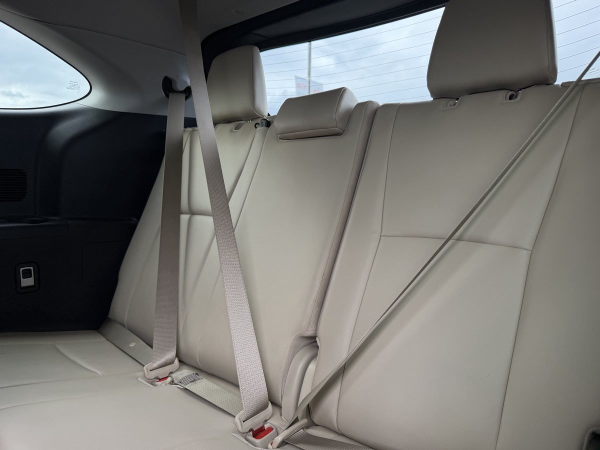 Used 2020 Toyota Highlander XLE AWD/4WD image 12