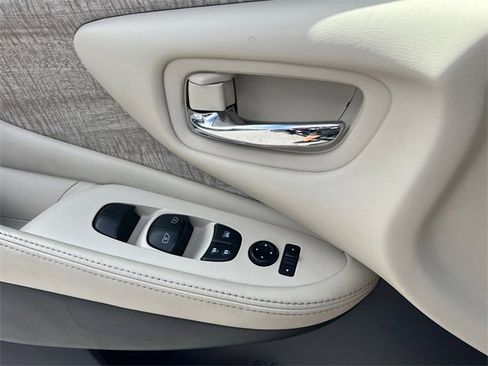 Certified 2023 Nissan Murano SV image 18