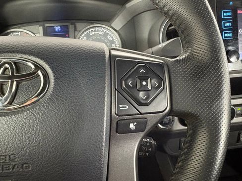Used 2017 Toyota Tacoma TRD Off-Road w/ Tow Package (A/T) AWD/4WD image 21