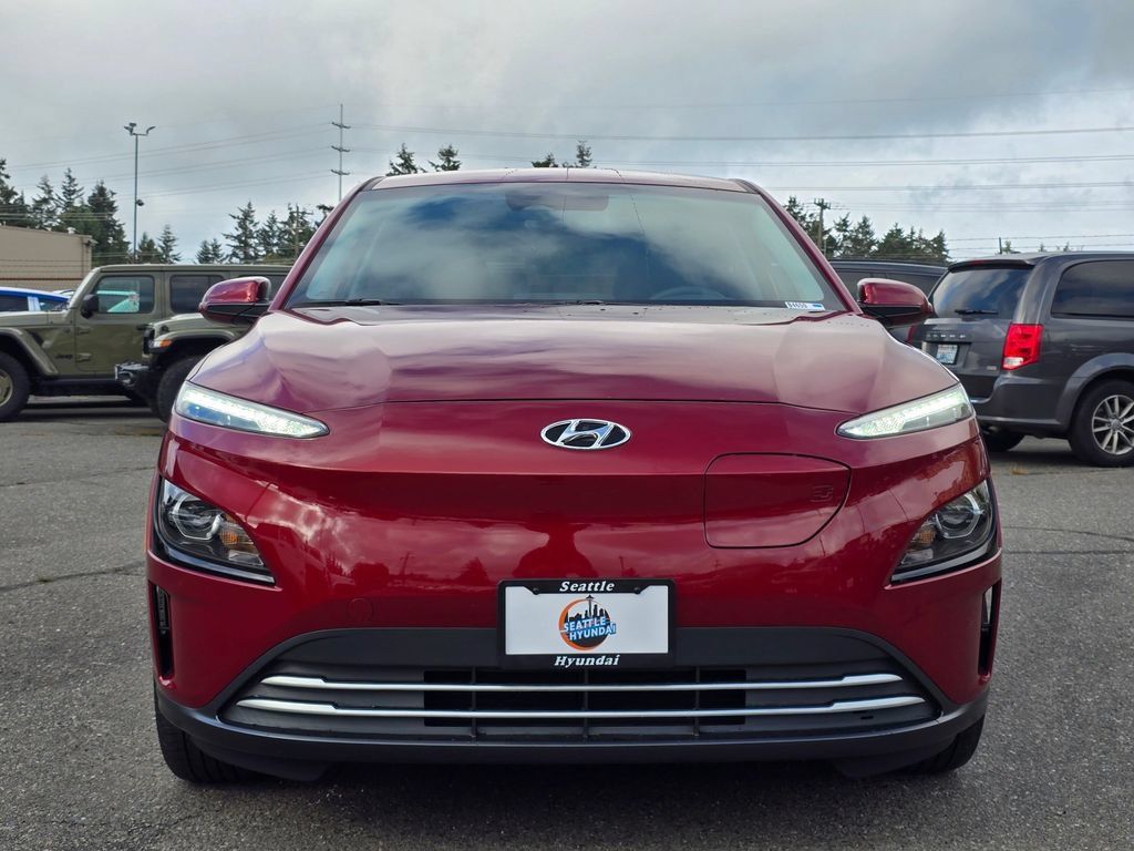 Used 2023 Hyundai Kona SE FWD image 2