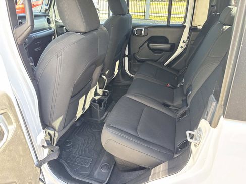 Used 2021 Jeep Gladiator Willys image 13