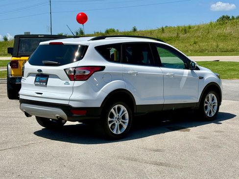 Used 2017 Ford Escape SE w/ Equipment Group 201A AWD/4WD image 4