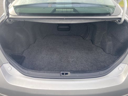 Used 2011 Toyota Camry image 26