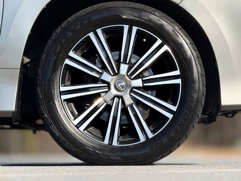 Used 2018 Lexus LX 570 4WD w/ Luxury Package image 20