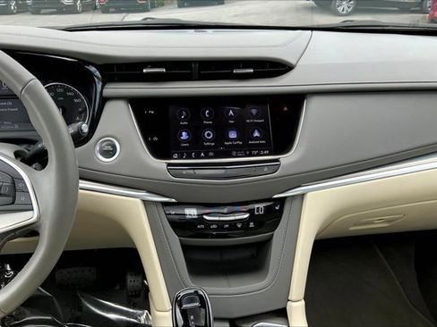 Used 2022 Cadillac XT5 Premium Luxury image 5