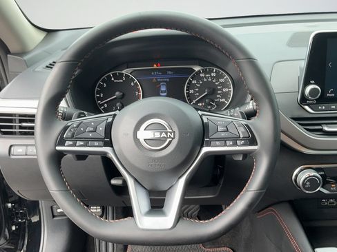 Certified 2025 Nissan Altima 2.5 SR FWD image 18