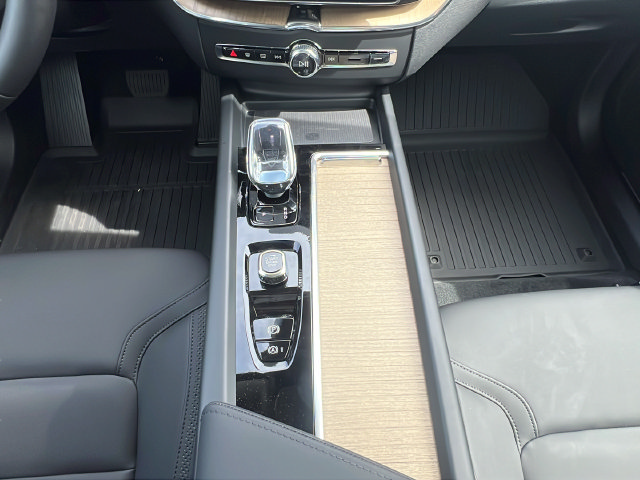 New 2026 Volvo XC60 B5 Plus AWD/4WD image 14
