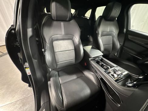 Used 2025 Jaguar F-PACE R-Dynamic S image 33