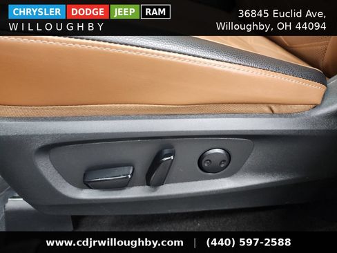 Used 2025 Nissan Pathfinder Platinum AWD/4WD image 16