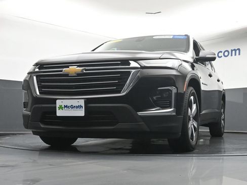 Used 2023 Chevrolet Traverse LT w/ LT Premium Package AWD/4WD image 7