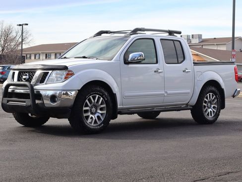 Used 2011 Nissan Frontier SL w/ Moonroof Pkg image 11
