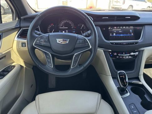 Used 2018 Cadillac XT5 Premium Luxury image 17