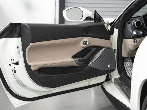 Used 2023 Ferrari Portofino M RWD image 25