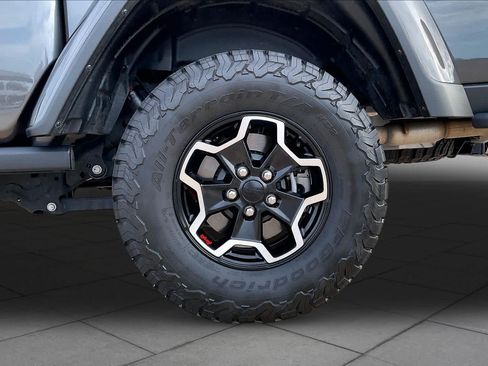 Used 2023 Jeep Gladiator Rubicon w/ Cold Weather Group AWD/4WD image 12