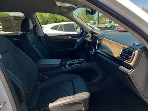 Used 2024 Volkswagen Atlas SE AWD/4WD image 29