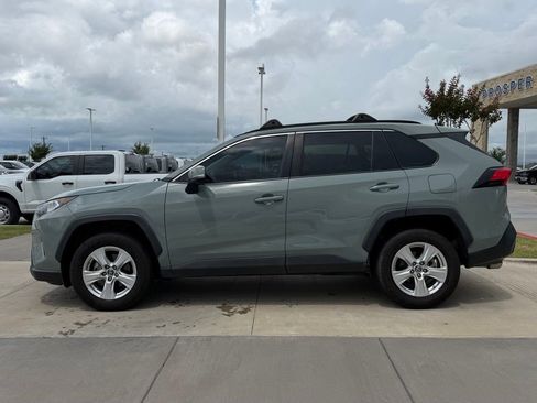 Used 2019 Toyota RAV4 XLE w/ Convenience Package FWD image 11