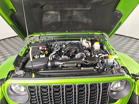 Used 2025 Jeep Gladiator Sport image 9