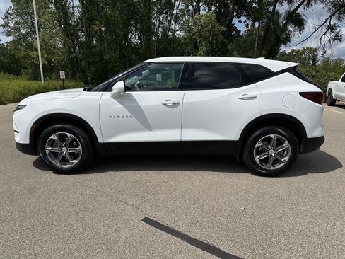 Used 2023 Chevrolet Blazer LT FWD image 2