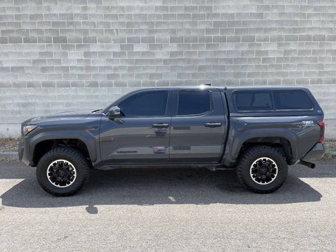 Used 2024 Toyota Tacoma TRD Off-Road w/ TRD Off Road Upgrade Package AWD/4WD image 6
