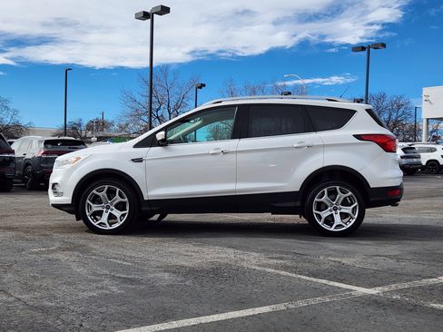 Used 2019 Ford Escape Titanium image 3
