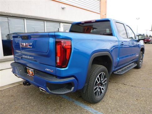 Used 2023 GMC Sierra 1500 AT4 w/ AT4 Preferred Package image 3
