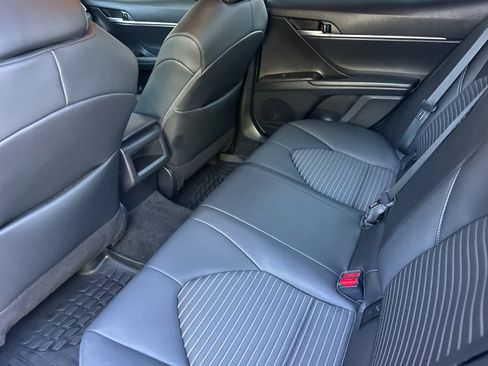 Used 2024 Toyota Camry SE FWD image 4