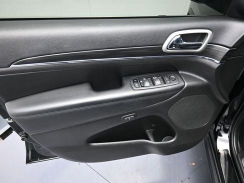 Used 2022 Jeep Grand Cherokee Limited image 9