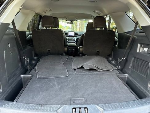 Used 2022 Ford Explorer XLT w/ Equipment Group 202A RWD image 17