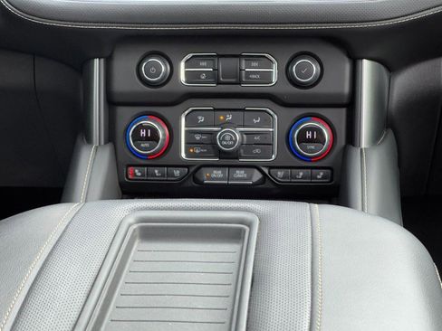 Used 2021 Chevrolet Suburban Premier w/ Premium Package image 16