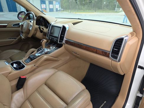Used 2011 Porsche Cayenne Turbo AWD/4WD image 60