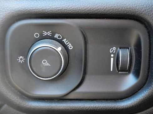 Used 2024 RAM 3500 Tradesman w/ Chrome Appearance Group image 16