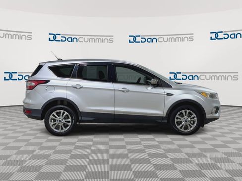 Used 2017 Ford Escape SE AWD/4WD image 9