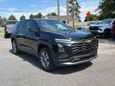 New 2026 Chevrolet Equinox LT w/ Convenience Package II AWD/4WD image 3