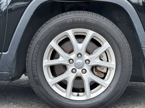 Used 2017 Jeep Cherokee Latitude w/ Comfort/Convenience Group FWD image 7