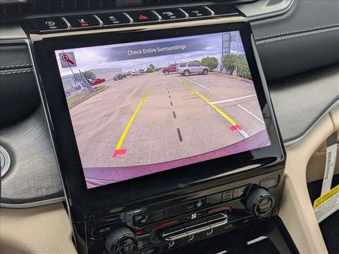 New 2025 Jeep Grand Cherokee Limited image 13