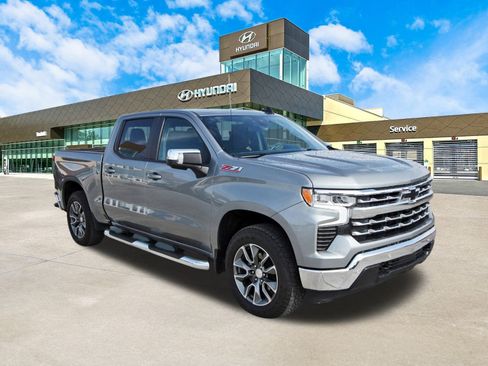 Used 2024 Chevrolet Silverado 1500 LT w/ Z71 Off-Road Package image 3