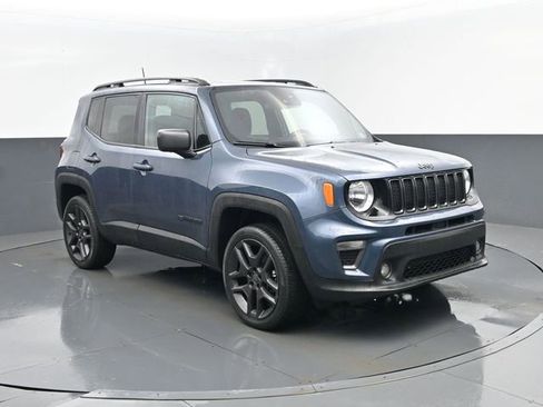 Used 2021 Jeep Renegade Latitude image 3