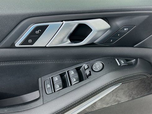 Used 2019 BMW X5 xDrive40i w/ M Sport Package image 18