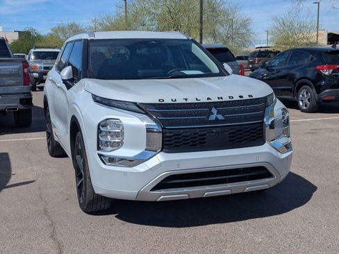 Used 2024 Mitsubishi Outlander SEL image 2