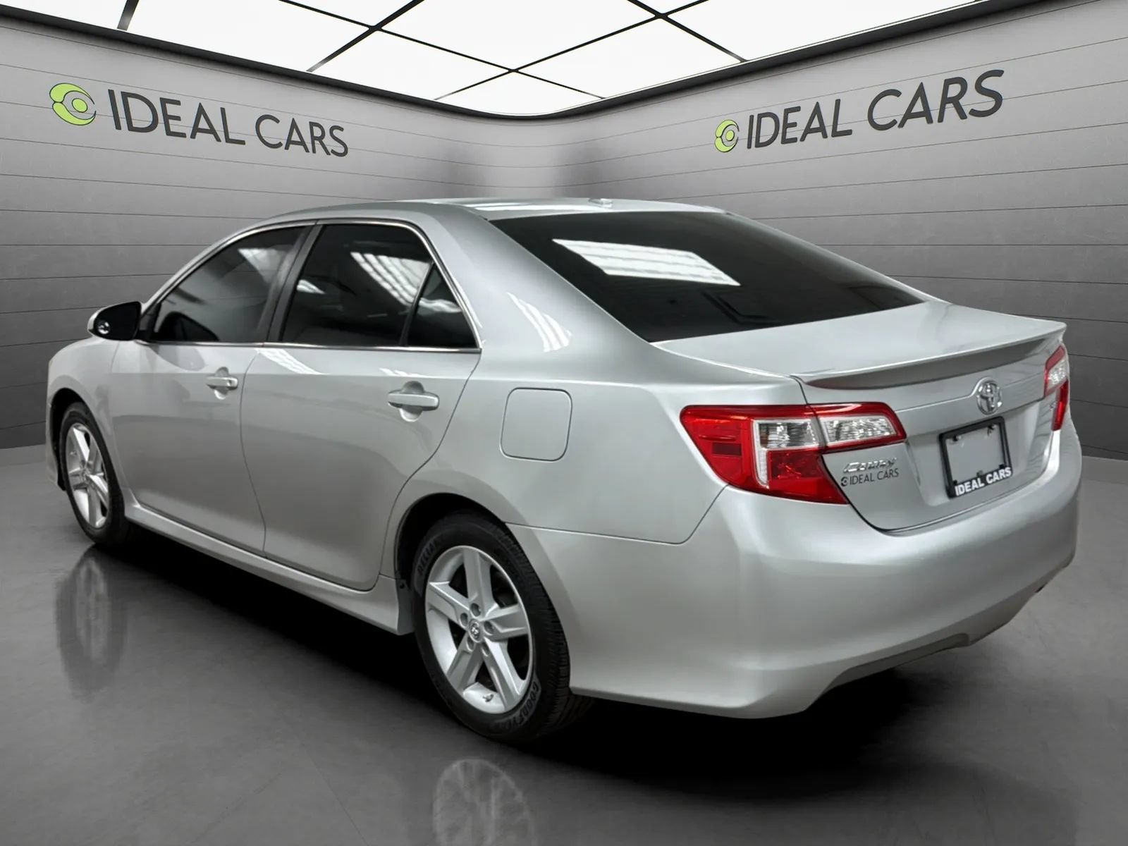 Used 2013 Toyota Camry SE FWD image 7