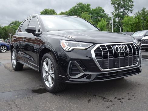 Used 2020 Audi Q3 2.0T Premium Plus w/ Premium Plus Package AWD/4WD image 6