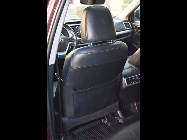 Used 2019 Toyota Highlander XLE FWD image 20