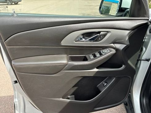 Certified 2019 Chevrolet Traverse LT FWD image 12