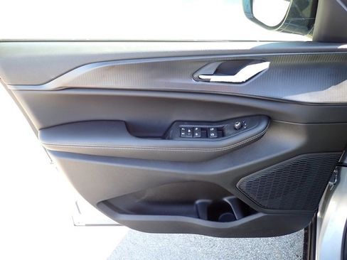 New 2025 Jeep Grand Cherokee Altitude image 15