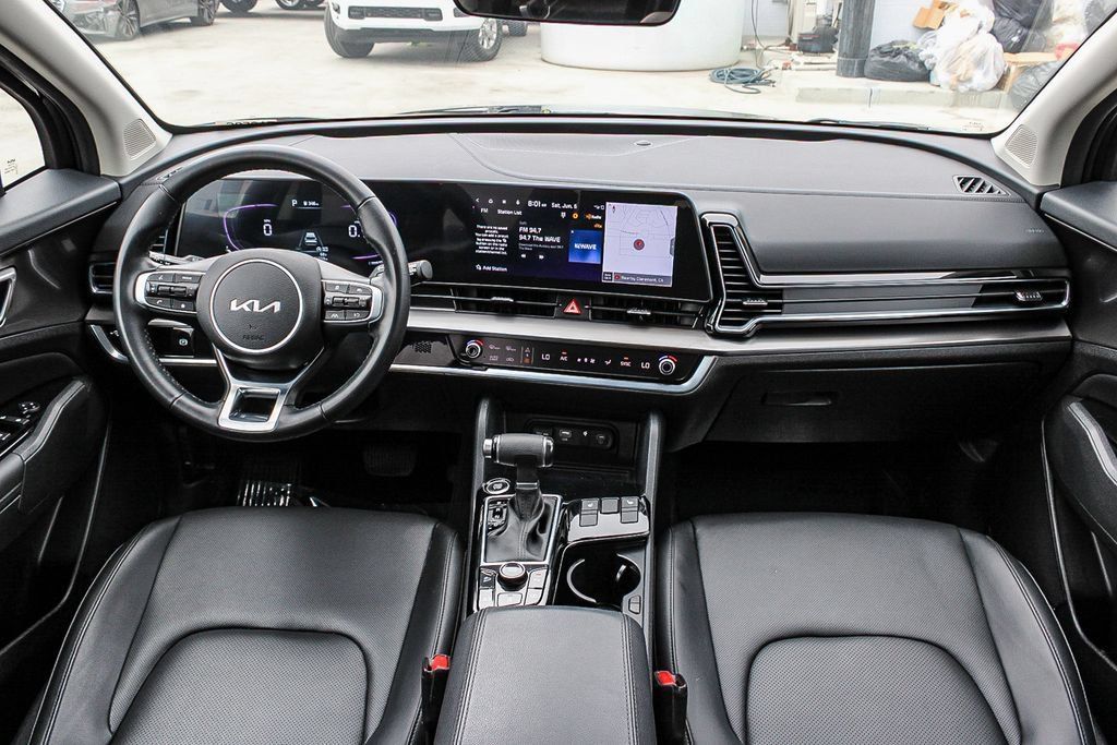 Used 2025 Kia Sportage EX FWD image 13