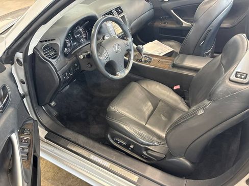 Used 2010 Lexus IS 250C w/ Luxury Pkg RWD image 11