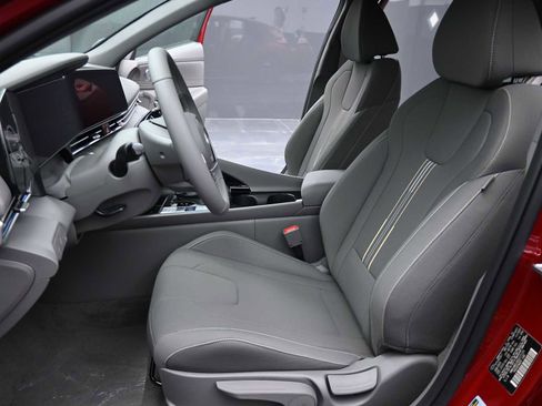Used 2025 Hyundai Elantra SEL FWD image 15