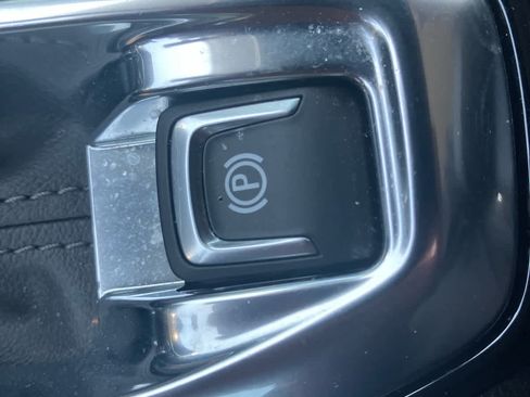 Used 2025 Chevrolet Trax LT w/ LT Convenience Package FWD image 31