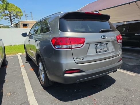 Used 2017 Kia Sorento FWD image 13